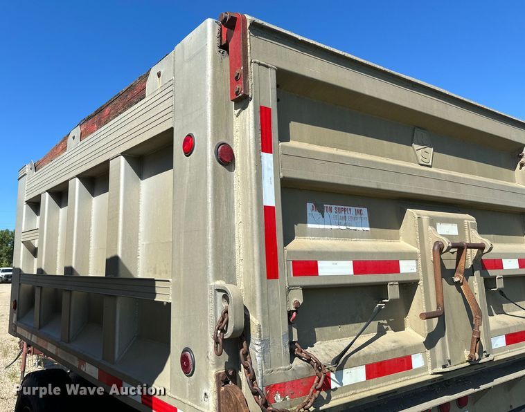 image for item EB2906 1994 Clement end dump pup trailer