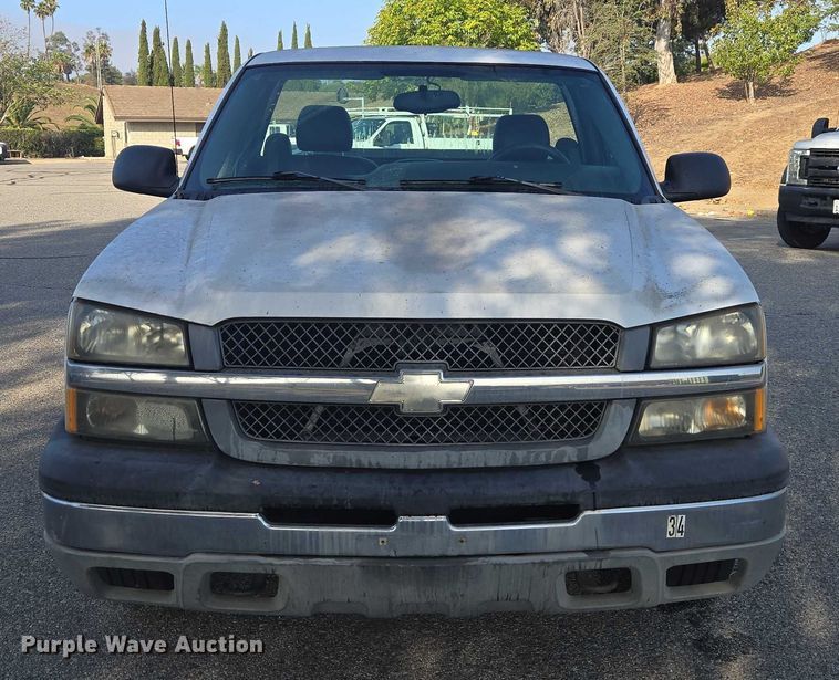 image for item EC1121 2004 Chevrolet Silverado 1500 pickup truck