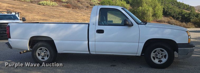 image for item EC1121 2004 Chevrolet Silverado 1500 pickup truck
