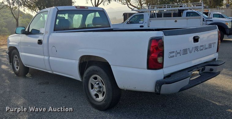 image for item EC1121 2004 Chevrolet Silverado 1500 pickup truck