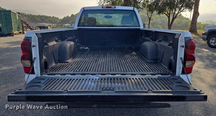 image for item EC1121 2004 Chevrolet Silverado 1500 pickup truck