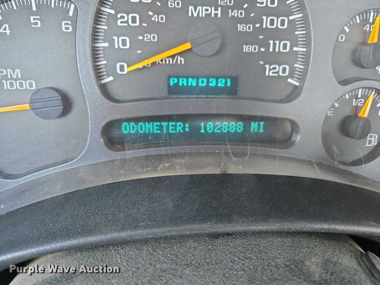 image for item EC1121 2004 Chevrolet Silverado 1500 pickup truck