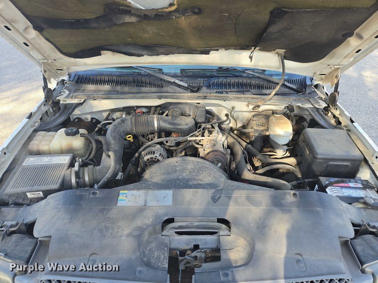 image for item EC1121 2004 Chevrolet Silverado 1500 pickup truck