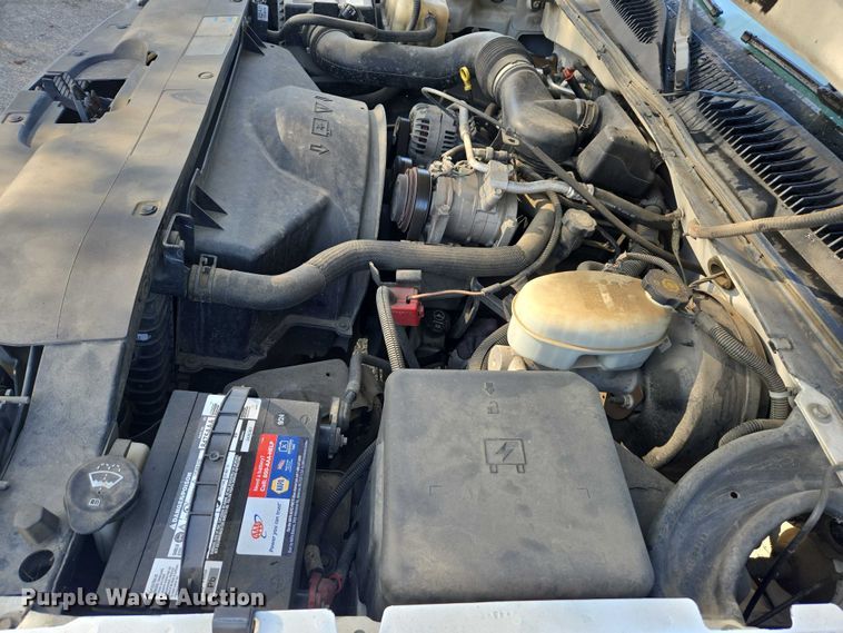 image for item EC1121 2004 Chevrolet Silverado 1500 pickup truck