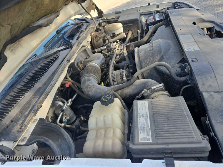 image for item EC1121 2004 Chevrolet Silverado 1500 pickup truck