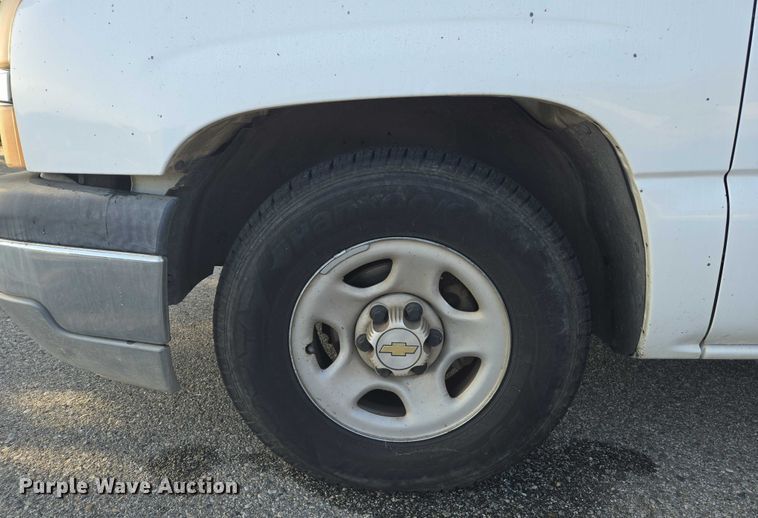 image for item EC1121 2004 Chevrolet Silverado 1500 pickup truck