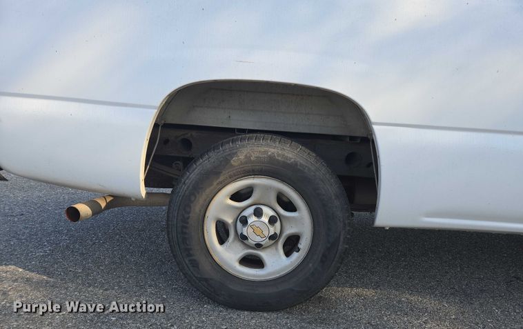 image for item EC1121 2004 Chevrolet Silverado 1500 pickup truck