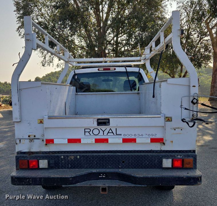 image for item EC1138 2004 Chevrolet Silverado 2500HD utility bed pickup truck