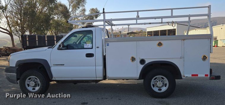image for item EC1138 2004 Chevrolet Silverado 2500HD utility bed pickup truck