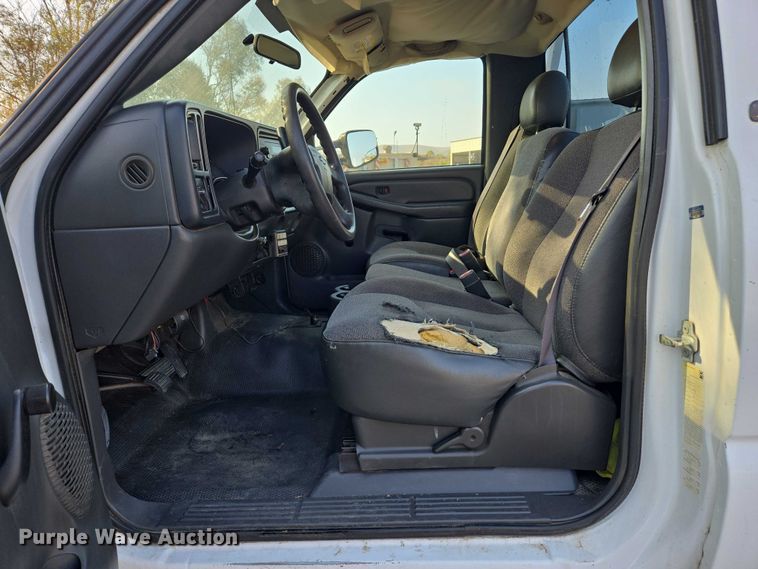 image for item EC1138 2004 Chevrolet Silverado 2500HD utility bed pickup truck