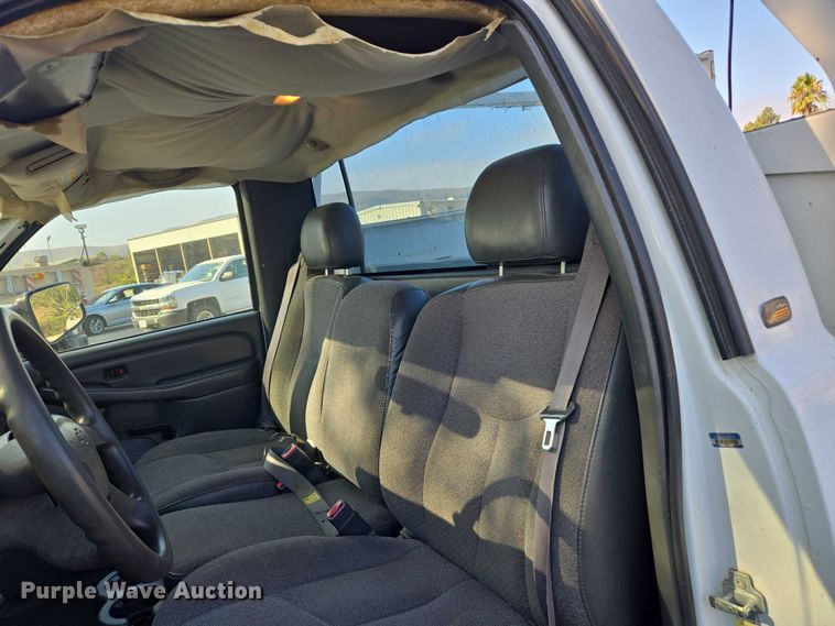 image for item EC1138 2004 Chevrolet Silverado 2500HD utility bed pickup truck