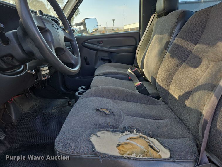 image for item EC1138 2004 Chevrolet Silverado 2500HD utility bed pickup truck