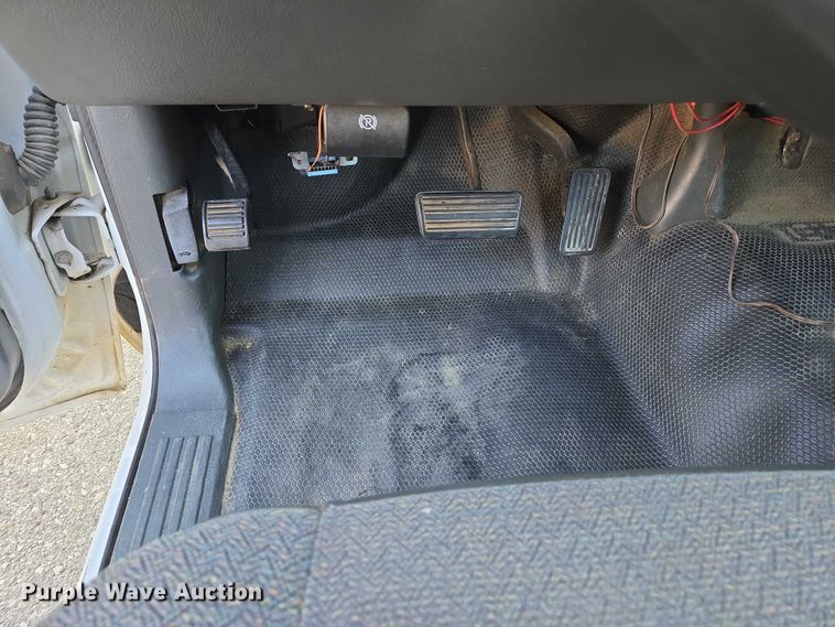 image for item EC1138 2004 Chevrolet Silverado 2500HD utility bed pickup truck