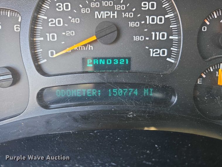 image for item EC1138 2004 Chevrolet Silverado 2500HD utility bed pickup truck