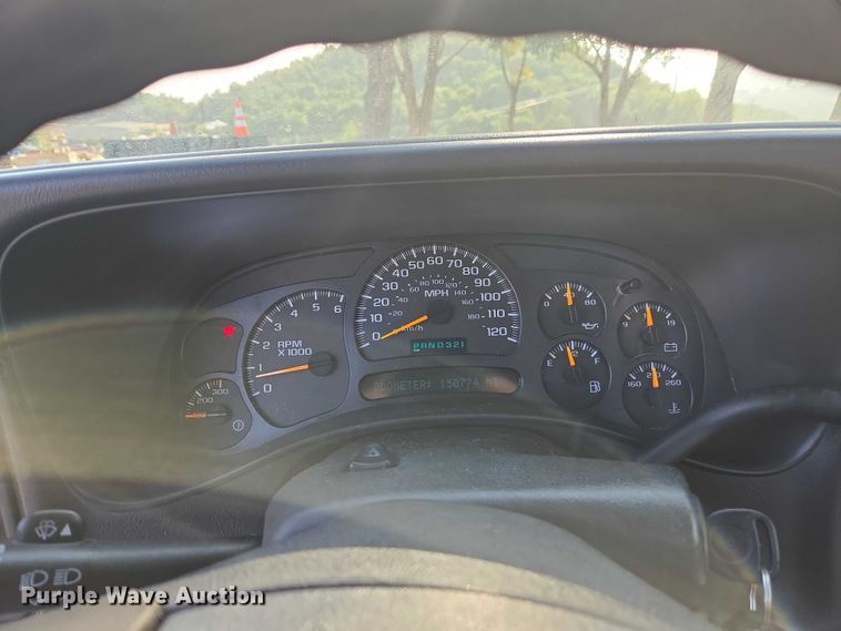 image for item EC1138 2004 Chevrolet Silverado 2500HD utility bed pickup truck