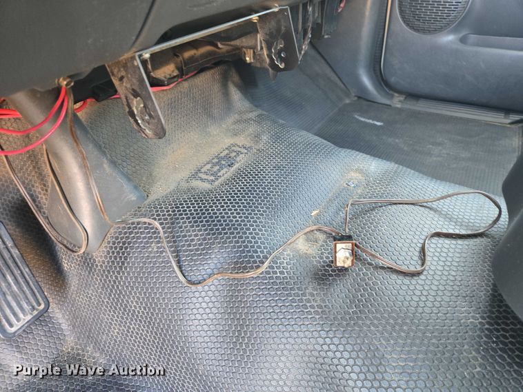 image for item EC1138 2004 Chevrolet Silverado 2500HD utility bed pickup truck