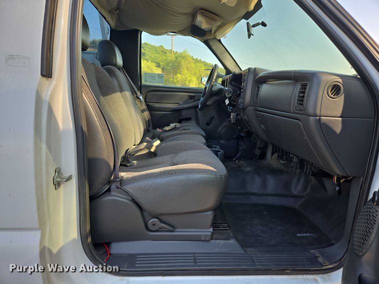 image for item EC1138 2004 Chevrolet Silverado 2500HD utility bed pickup truck