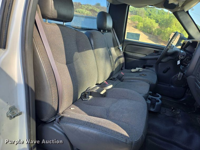 image for item EC1138 2004 Chevrolet Silverado 2500HD utility bed pickup truck