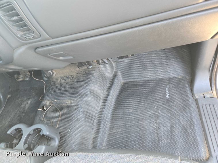 image for item EC1138 2004 Chevrolet Silverado 2500HD utility bed pickup truck