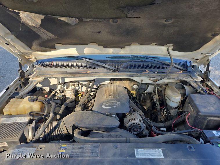 image for item EC1138 2004 Chevrolet Silverado 2500HD utility bed pickup truck