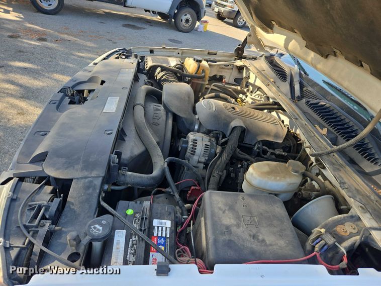 image for item EC1138 2004 Chevrolet Silverado 2500HD utility bed pickup truck