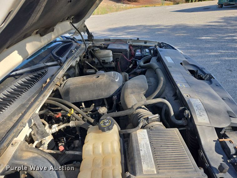 image for item EC1138 2004 Chevrolet Silverado 2500HD utility bed pickup truck