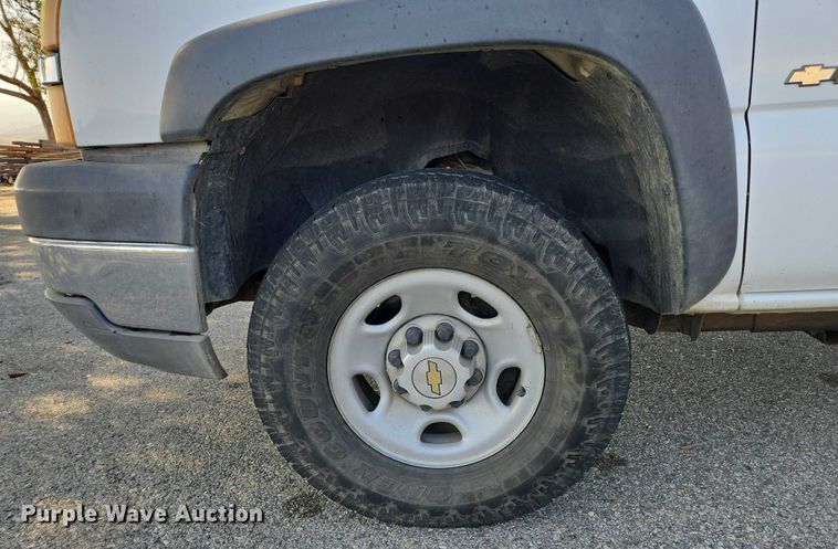 image for item EC1138 2004 Chevrolet Silverado 2500HD utility bed pickup truck