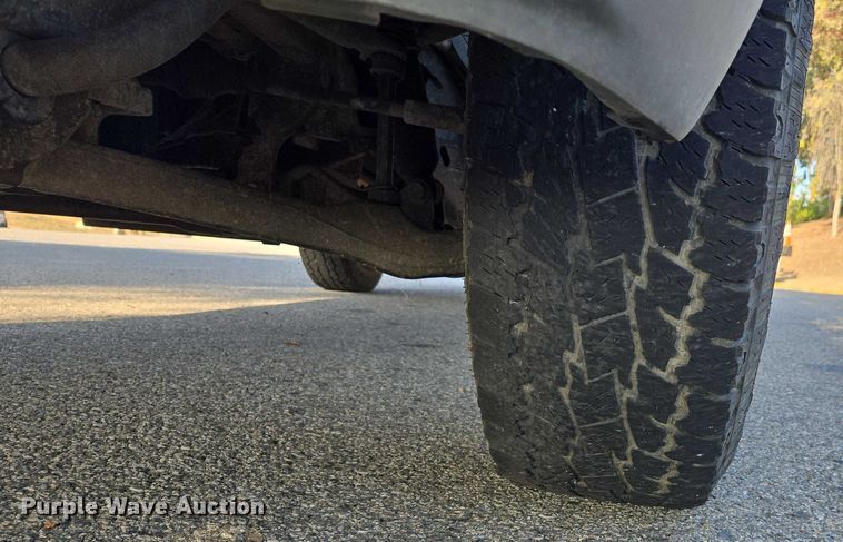 image for item EC1138 2004 Chevrolet Silverado 2500HD utility bed pickup truck