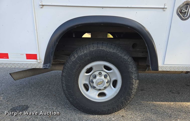 image for item EC1138 2004 Chevrolet Silverado 2500HD utility bed pickup truck