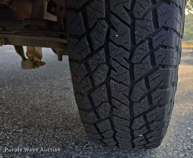 image for item EC1138 2004 Chevrolet Silverado 2500HD utility bed pickup truck