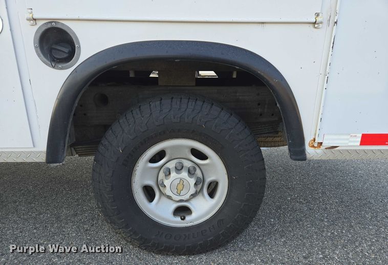 image for item EC1138 2004 Chevrolet Silverado 2500HD utility bed pickup truck