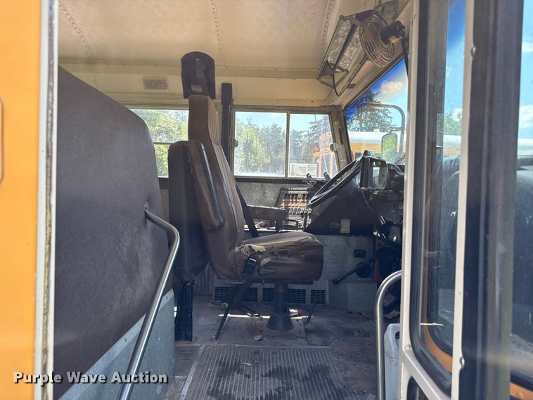 image for item ED4432 1995 International 3800 school bus