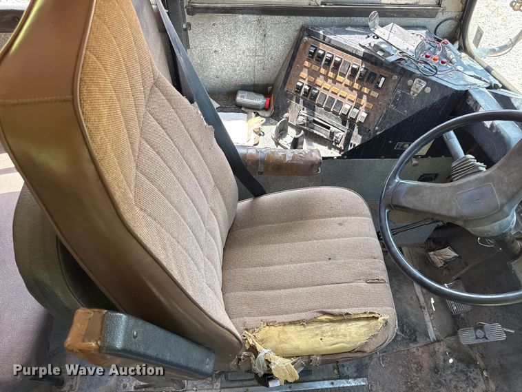 image for item ED4432 1995 International 3800 school bus