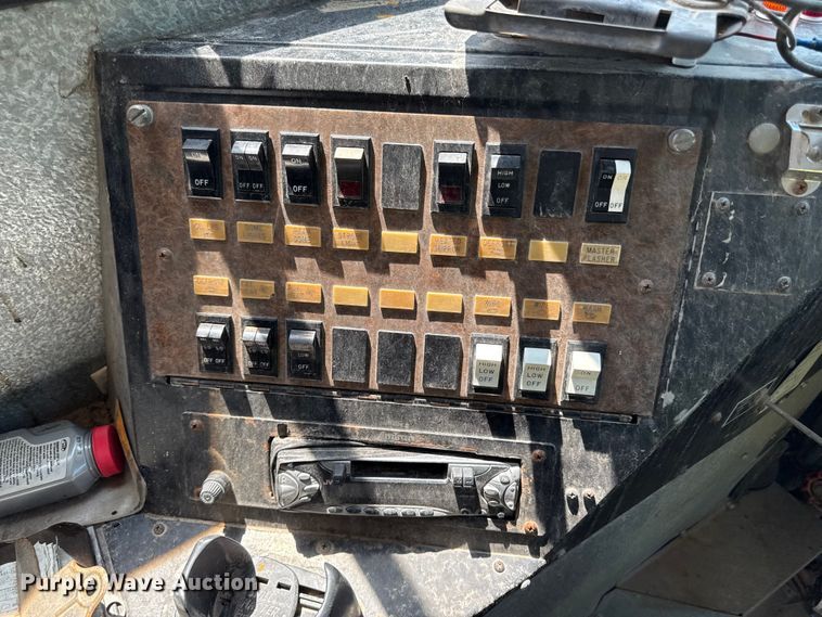 image for item ED4432 1995 International 3800 school bus