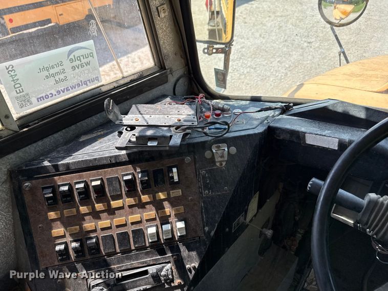 image for item ED4432 1995 International 3800 school bus