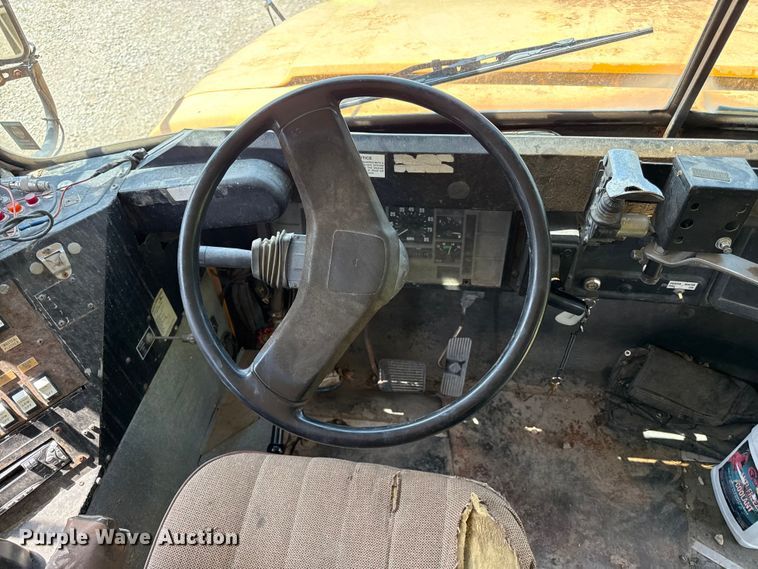 image for item ED4432 1995 International 3800 school bus