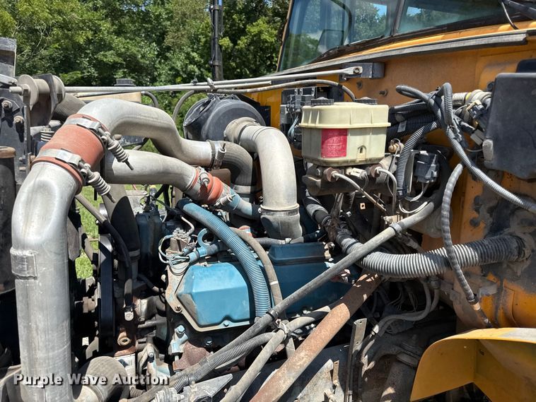 image for item ED4432 1995 International 3800 school bus