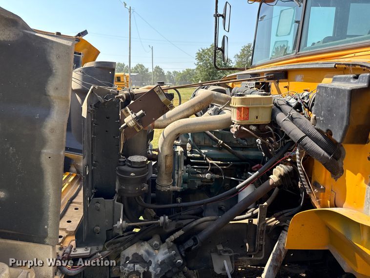 image for item ED4456 1997 International 3800 school bus