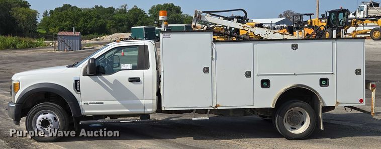 image for item EF1838 2017 Ford F550 utility / service truck