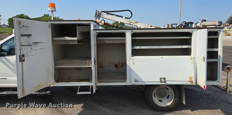 image for item EF1838 2017 Ford F550 utility / service truck