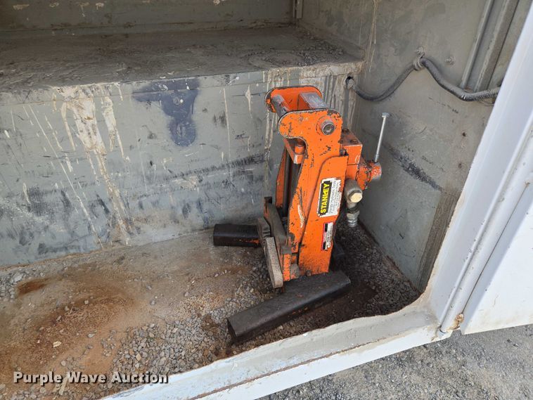 image for item EF1838 2017 Ford F550 utility / service truck