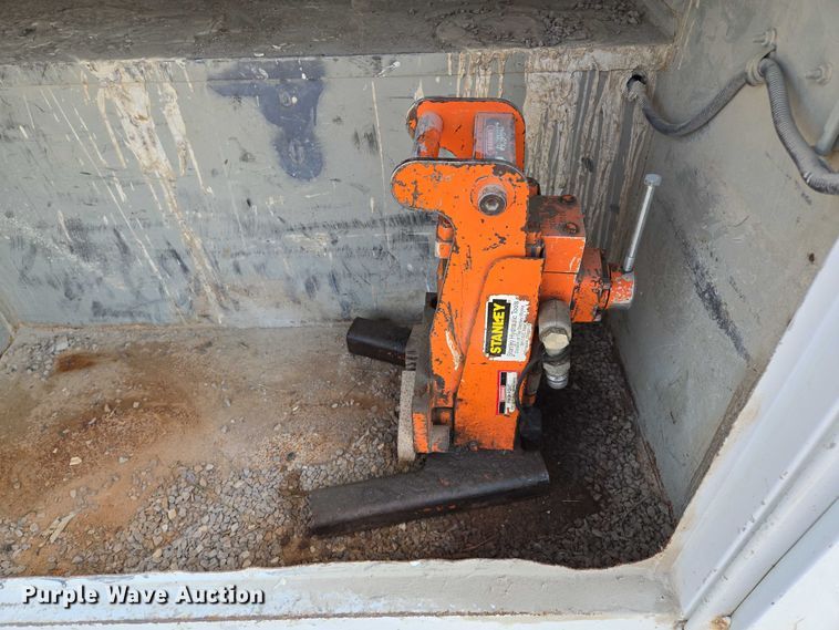 image for item EF1838 2017 Ford F550 utility / service truck