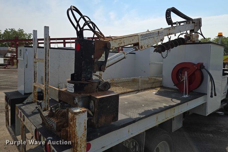 image for item EF1838 2017 Ford F550 utility / service truck