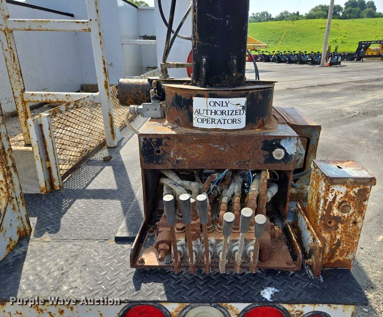 image for item EF1838 2017 Ford F550 utility / service truck