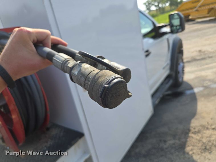 image for item EF1838 2017 Ford F550 utility / service truck