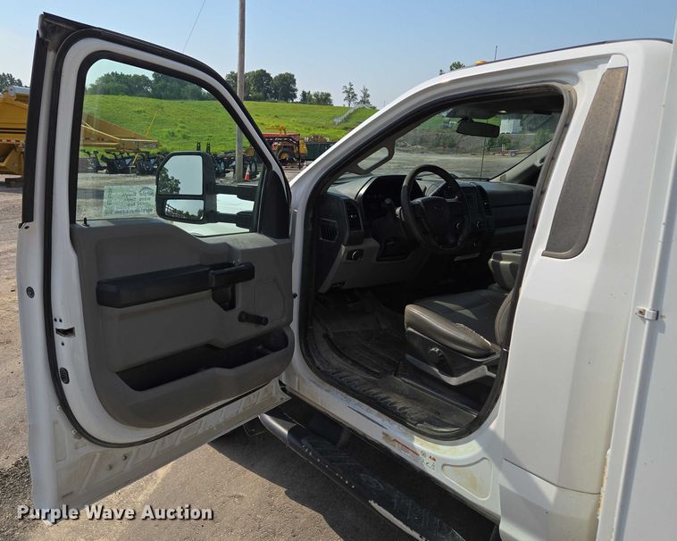 image for item EF1838 2017 Ford F550 utility / service truck