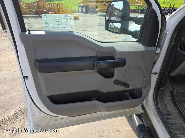 image for item EF1838 2017 Ford F550 utility / service truck