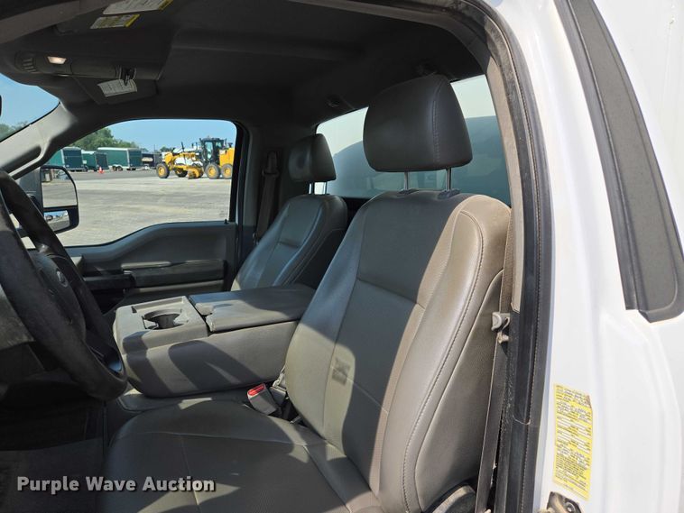 image for item EF1838 2017 Ford F550 utility / service truck