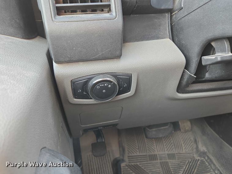 image for item EF1838 2017 Ford F550 utility / service truck