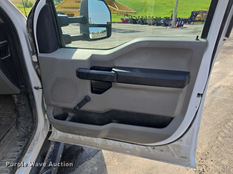 image for item EF1838 2017 Ford F550 utility / service truck